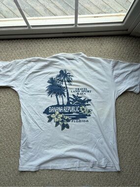 Vintage Banana Republic T Shirt. Size Large 1980’s true Vintage rare.